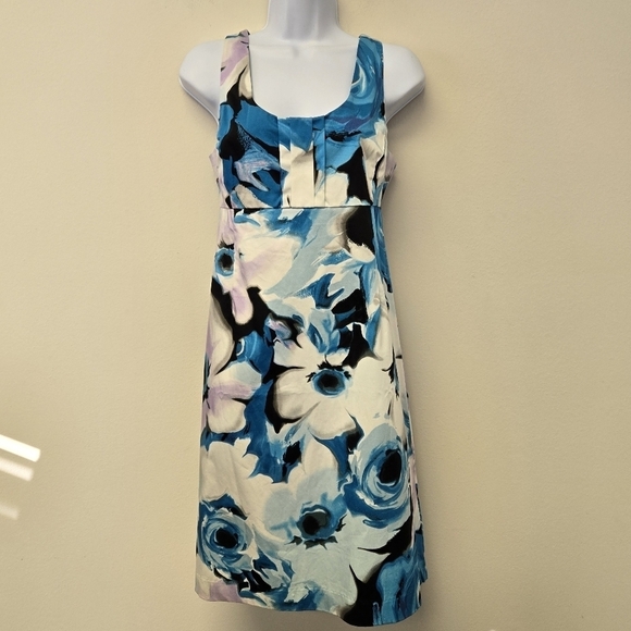 New York & Company Dresses & Skirts - New York and Company bold floral shift dress Blue White 10